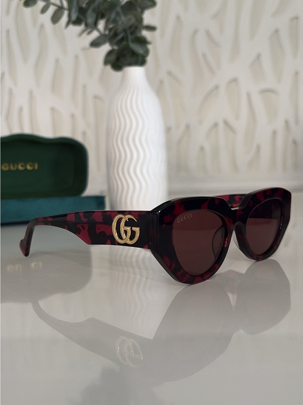 Gucci Red Tortoise Cat-Eye Sunglasses with Gold GG Accent